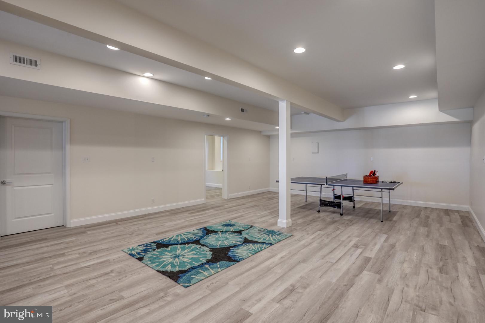 WOLFE POINTE - Residential