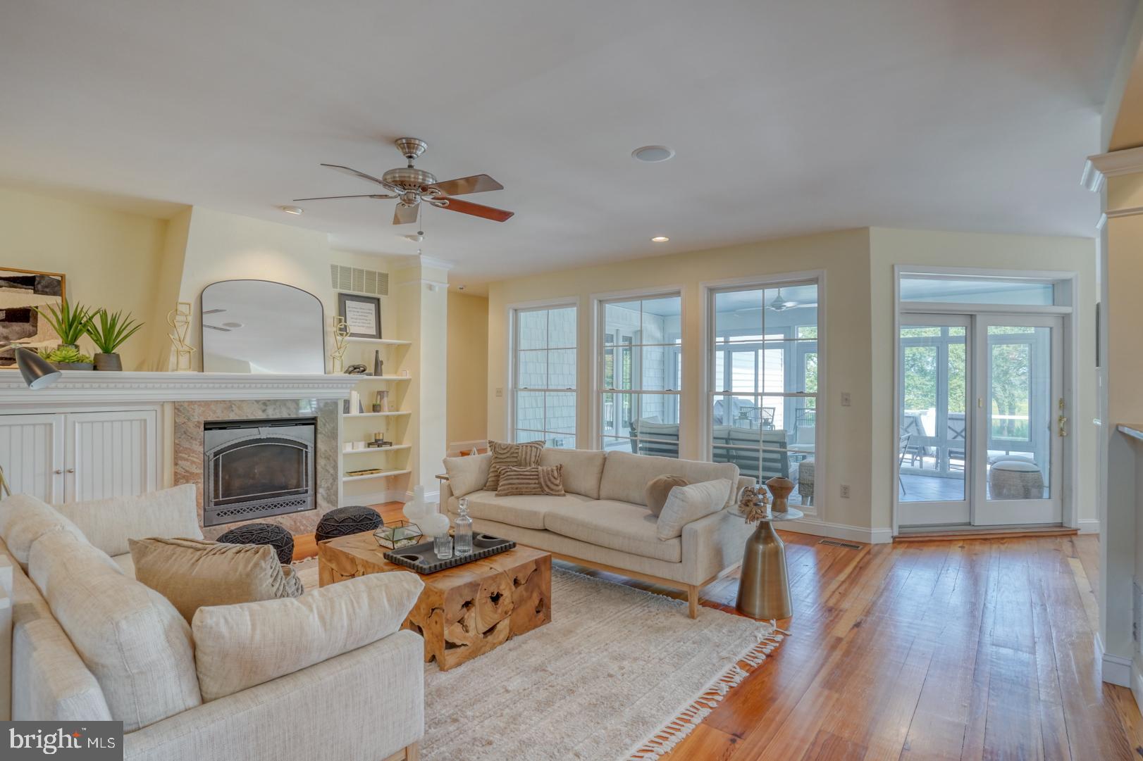 WOLFE POINTE - Residential