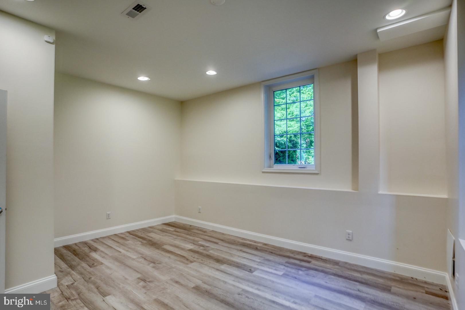 WOLFE POINTE - Residential