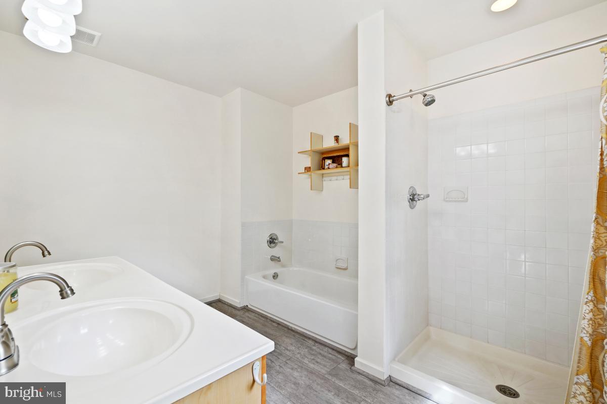 WALKER HILL - Residential