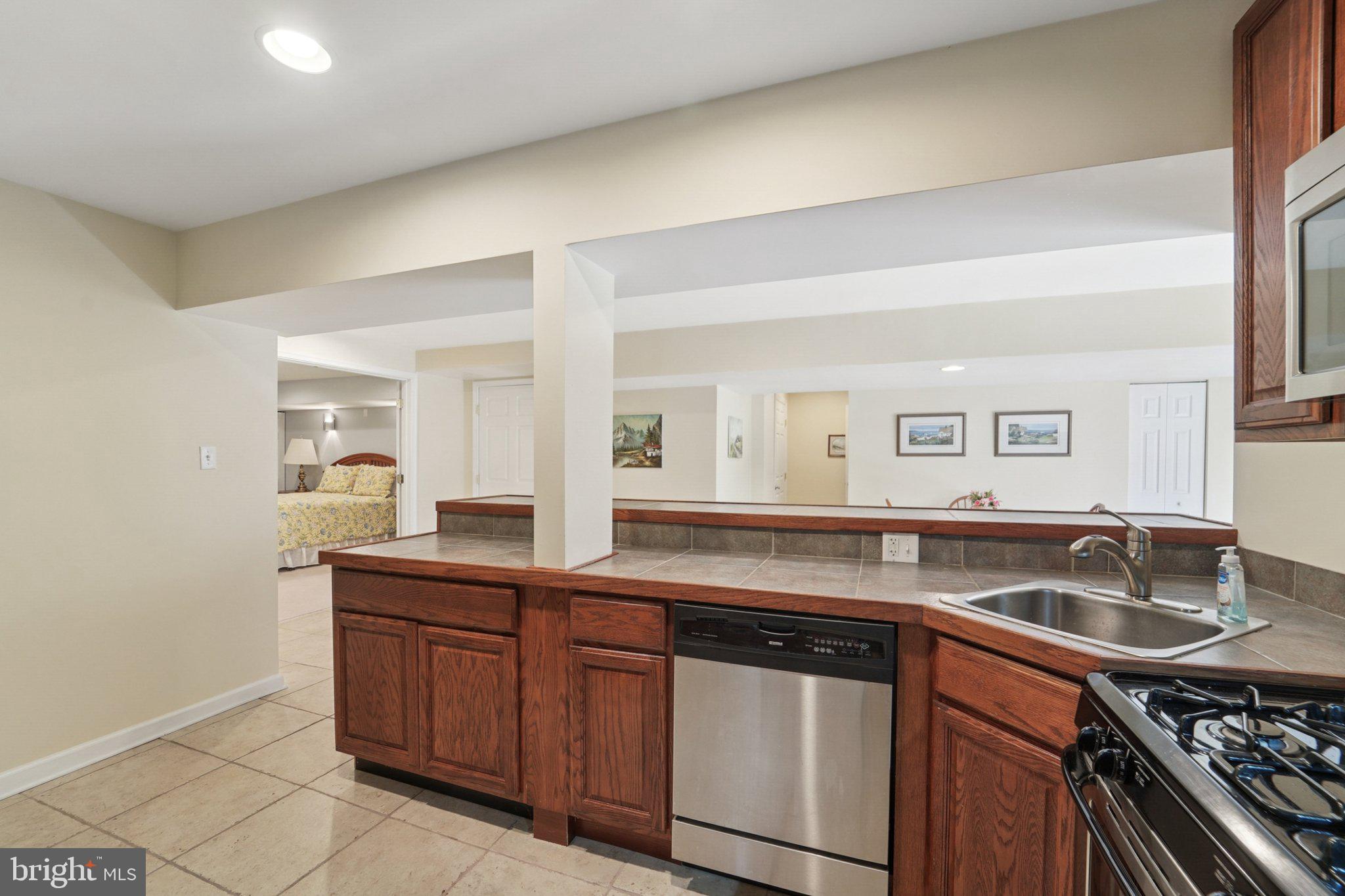 GREEN HILL MANOR - Residential