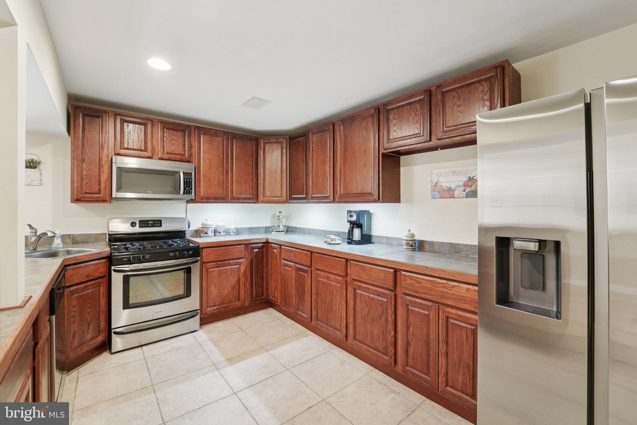 GREEN HILL MANOR - Residential