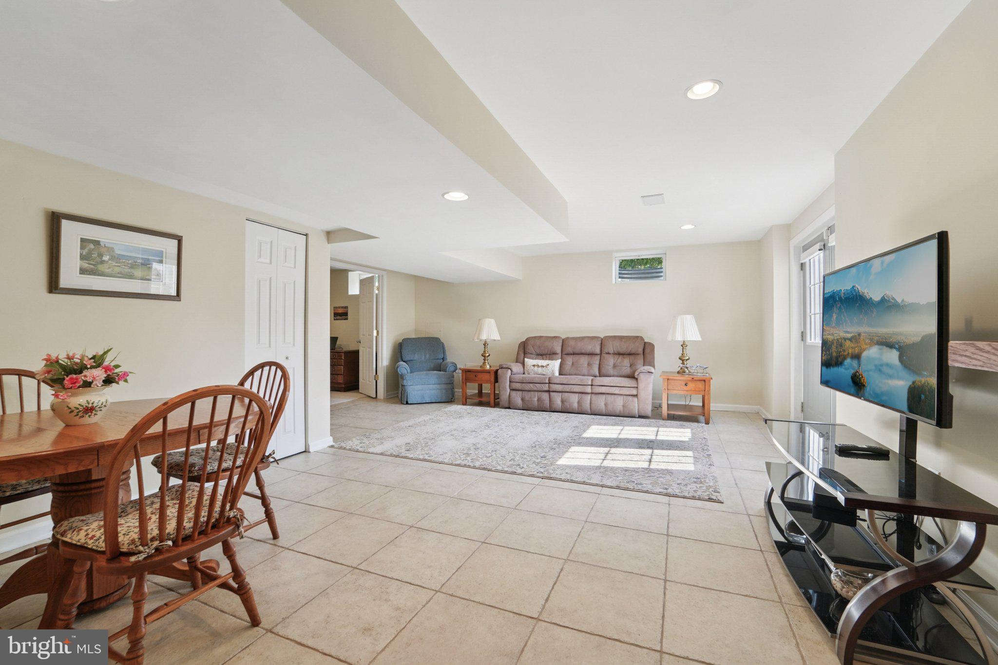 GREEN HILL MANOR - Residential