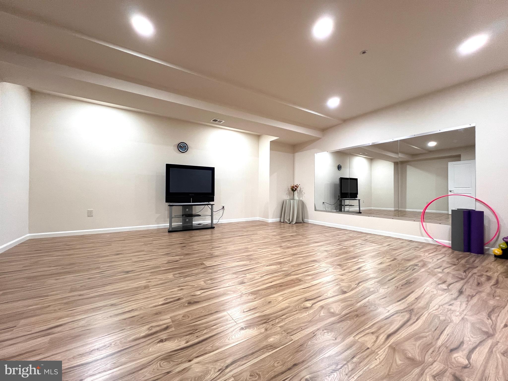 RIVERWOOD - Residential