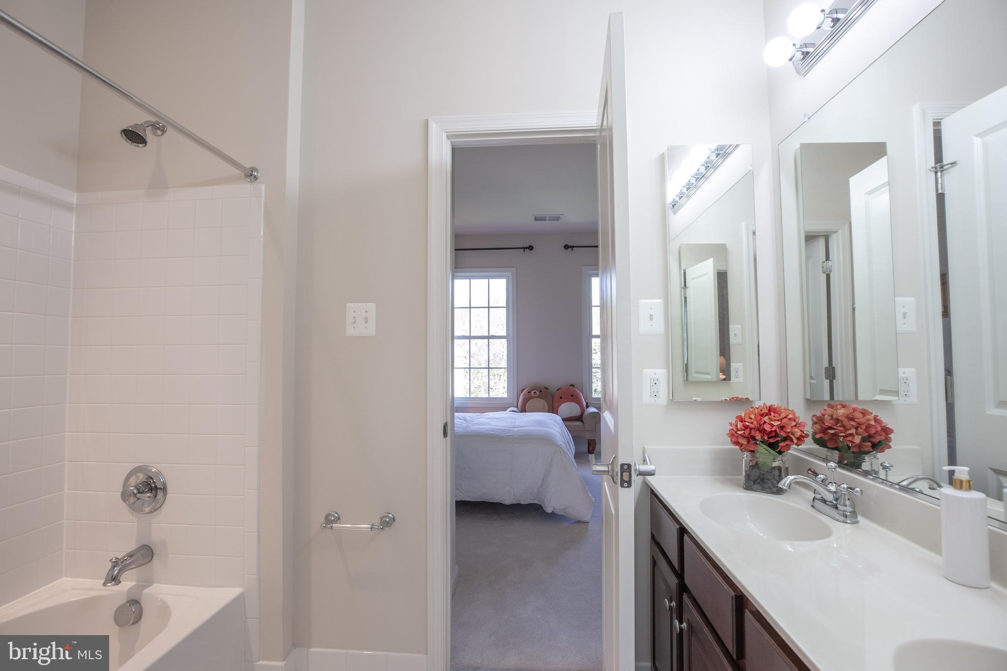 RIVERWOOD - Residential