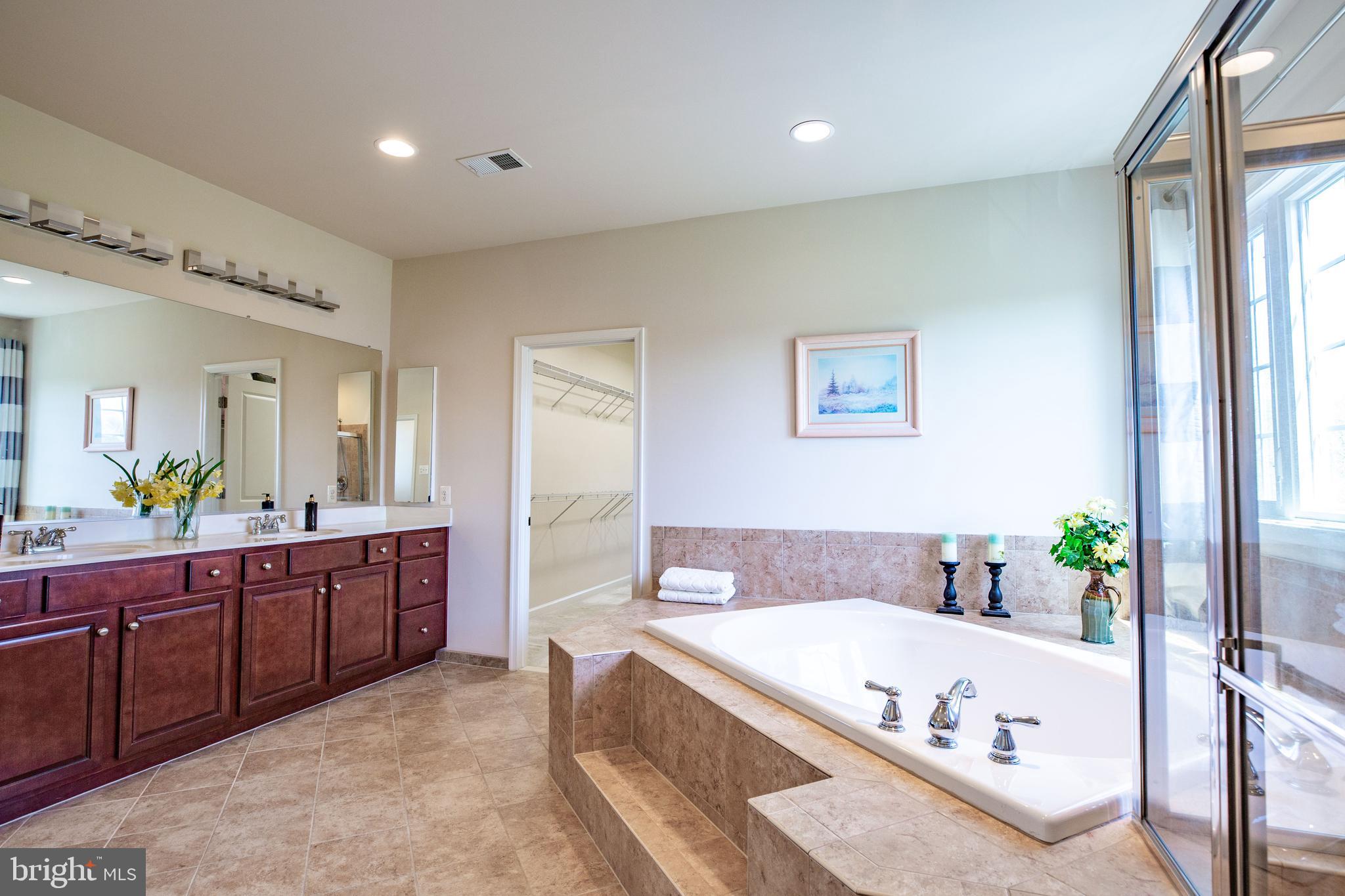 RIVERWOOD - Residential