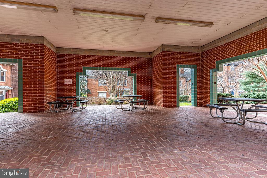 COLECROFT STATION CONDOMINIUM - Residential Lease