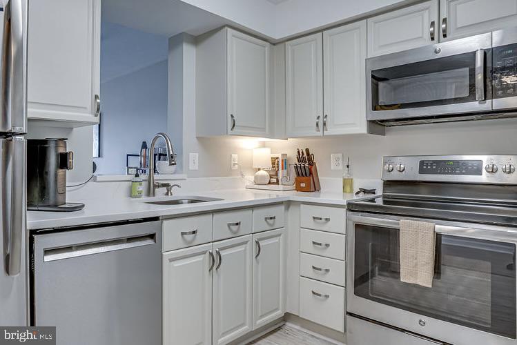 COLECROFT STATION CONDOMINIUM - Residential Lease