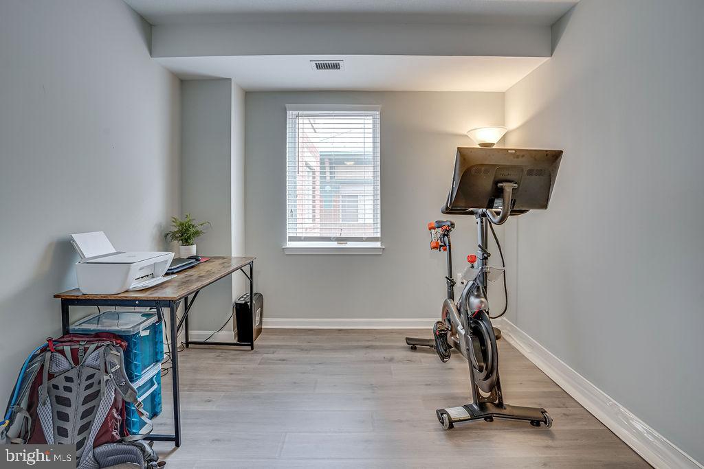 COLECROFT STATION CONDOMINIUM - Residential Lease