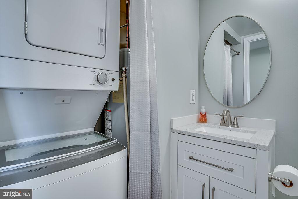 COLECROFT STATION CONDOMINIUM - Residential Lease