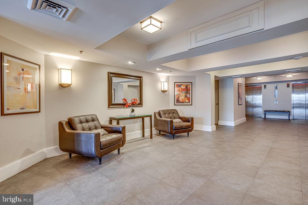 COLECROFT STATION CONDOMINIUM - Residential Lease