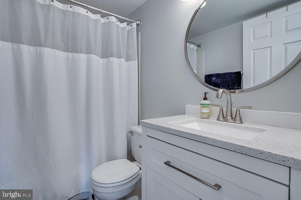 COLECROFT STATION CONDOMINIUM - Residential Lease