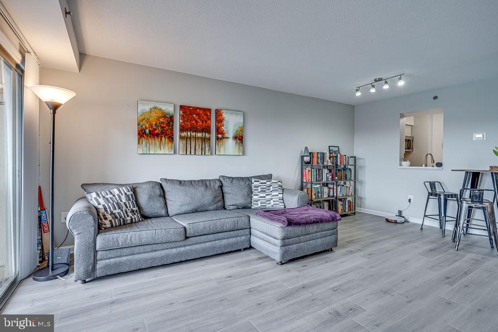 COLECROFT STATION CONDOMINIUM - Residential Lease