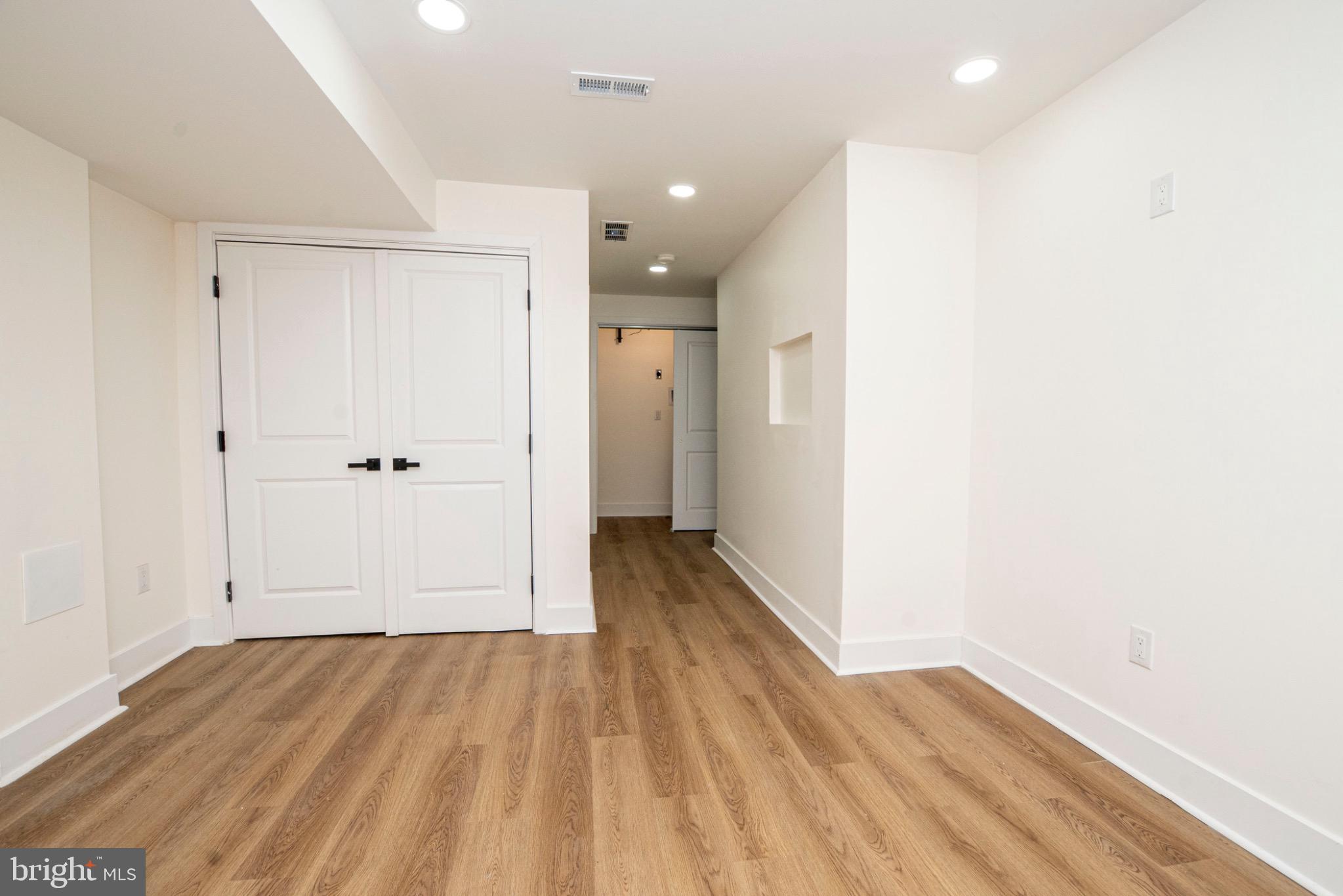 WEST OAK LANE - Residential