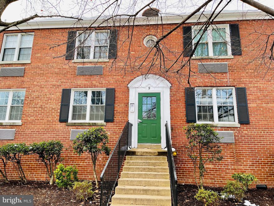 Cute 700 square foot condo in Auburn Village is flooded with sunlight with windows from front to back. The spacious open floor plan features a large living room with coat closet overlooking a cozy dining area with extra closet for pantry items, white kitchen with handy outside entrance just off parking lot and a huge bedroom with more than enough space for a home office. Entire condo has been freshly painted in soft grey tones and hardwood floors cleaned and polished. Perfect location just across the street from popular Northside 10 restaurant  within minutes of Del Ray hotspots, Potomac Yards, DC, airport and new Metro subway.