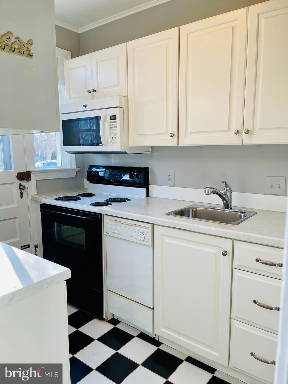 AUBURN VILLAGE - Residential Lease