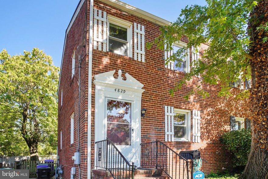 Adorable two-level, 2 bed 1 bath duplex in an ideal location. Across the street from Arlington Traditional School and only half a mile from Ballston Metro, shopping & restaurants. Walking distance to Safeway, park, bus stop, and Capital Bikeshare station. Lush, spacious backyard and deep driveway. Washer and dryer in the basement, plus an extra room for storage.