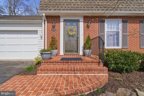 Photo of 2568 Glen Cove, ANNAPOLIS, MD 21401 (MLS # MDAA2135788)