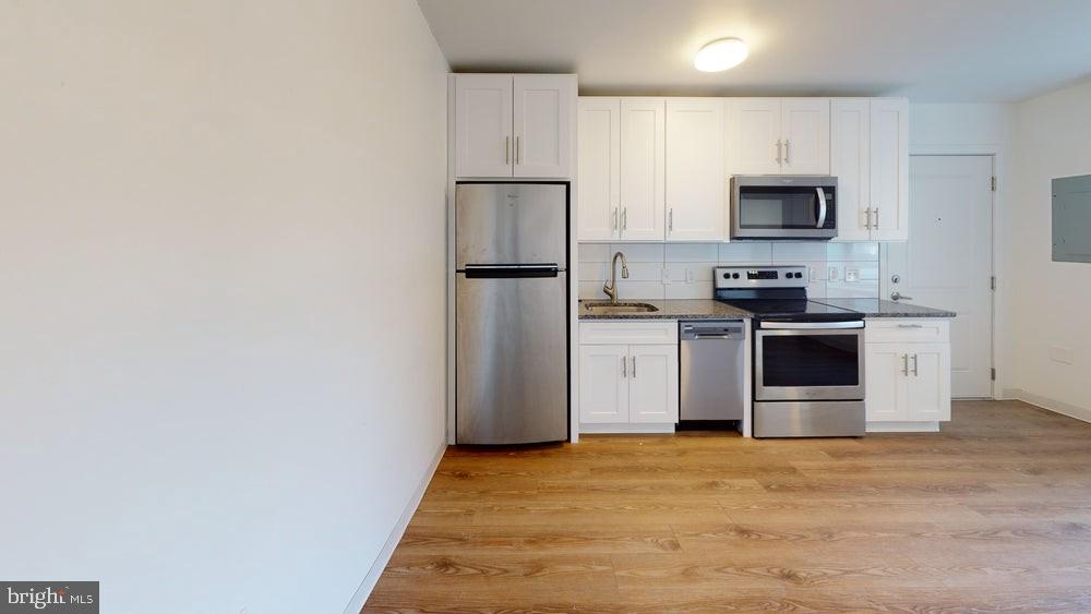 FERN ROCK - Residential Lease