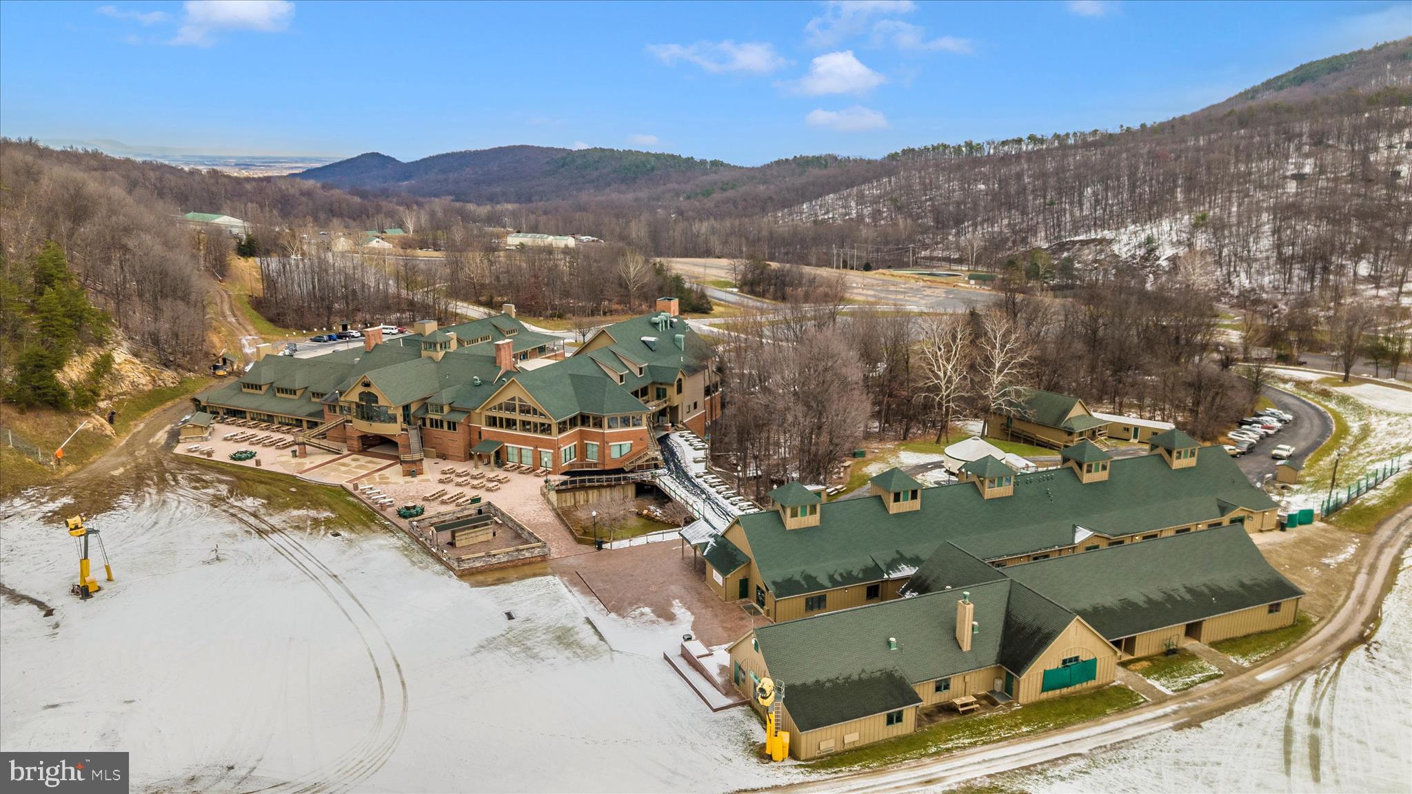 WHITETAIL MOUNTAINSIDE HOMES - Residential