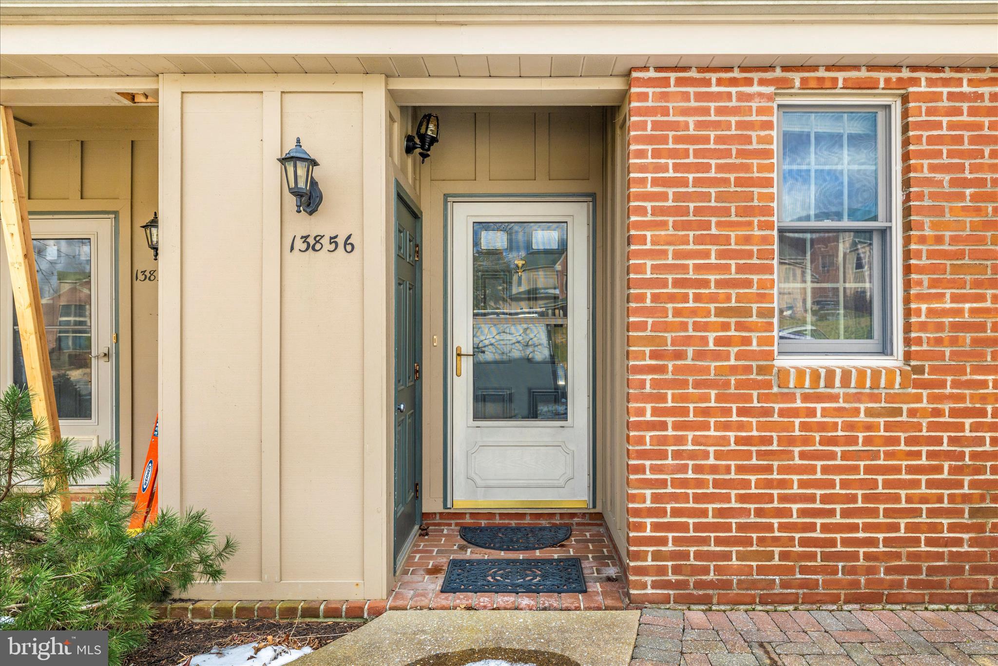 13856 POND VIEW LANE