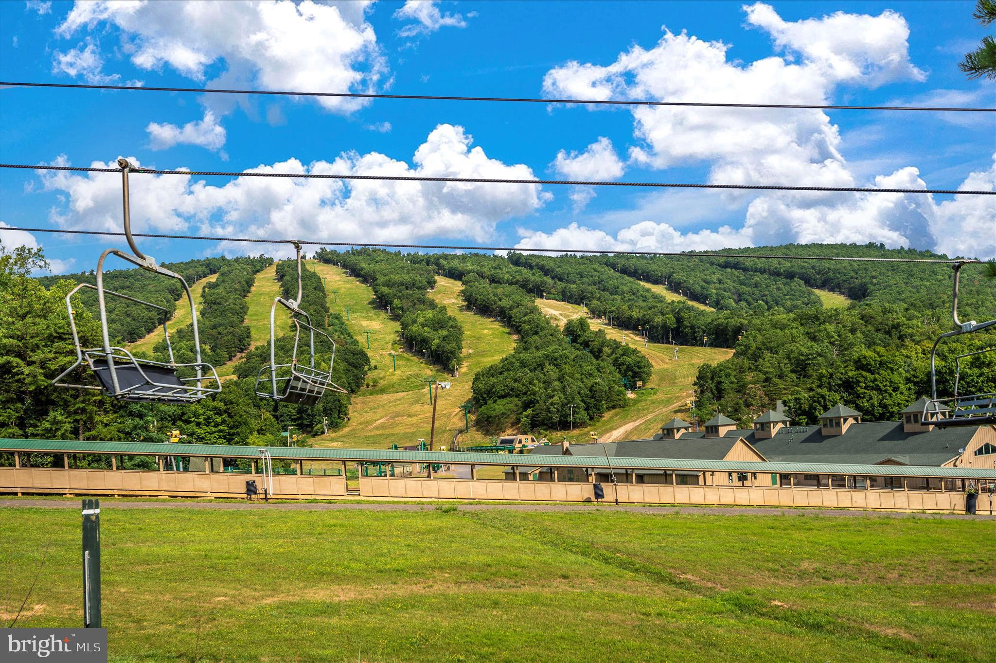 WHITETAIL MOUNTAINSIDE HOMES - Residential