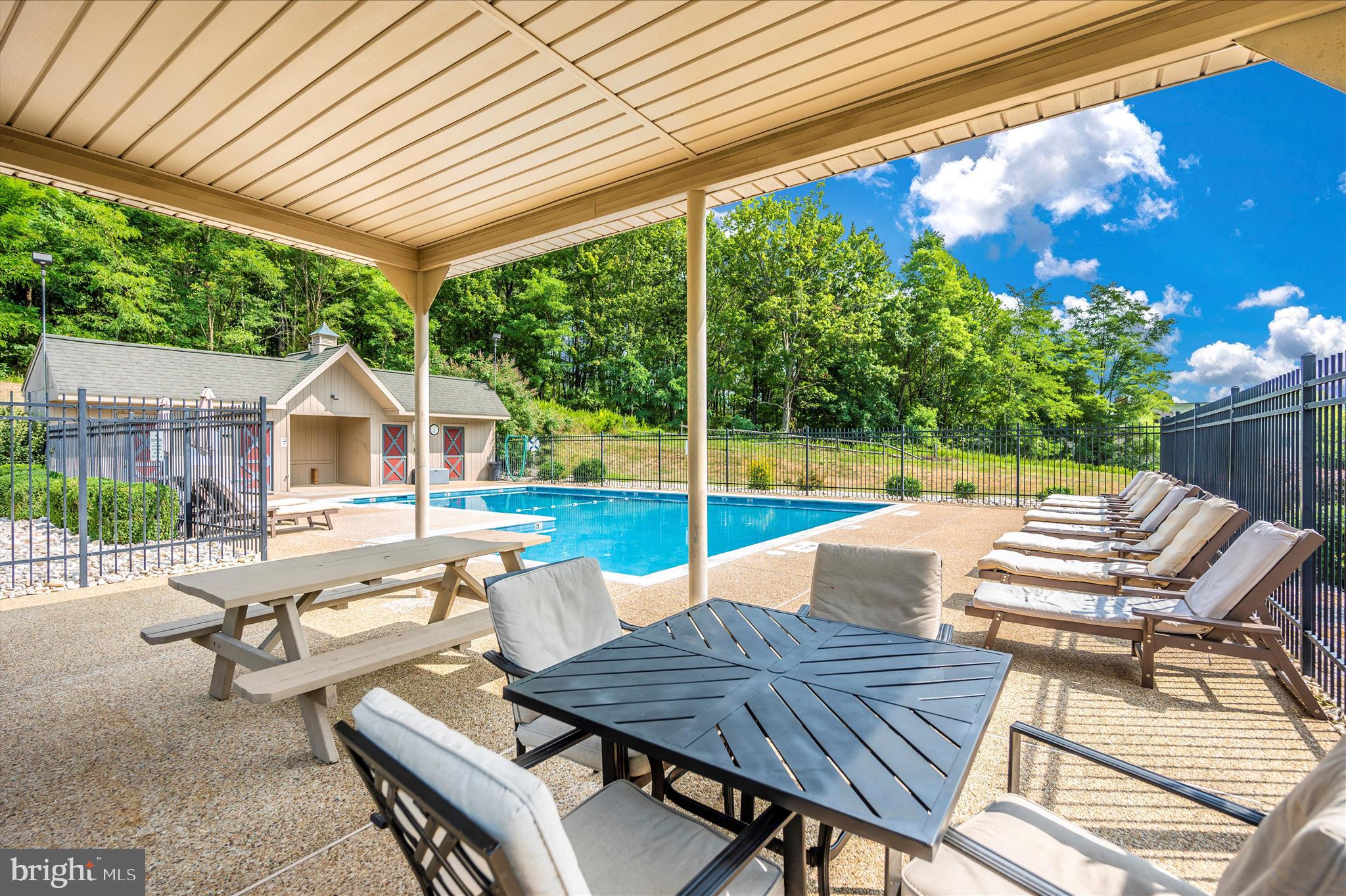 WHITETAIL MOUNTAINSIDE HOMES - Residential