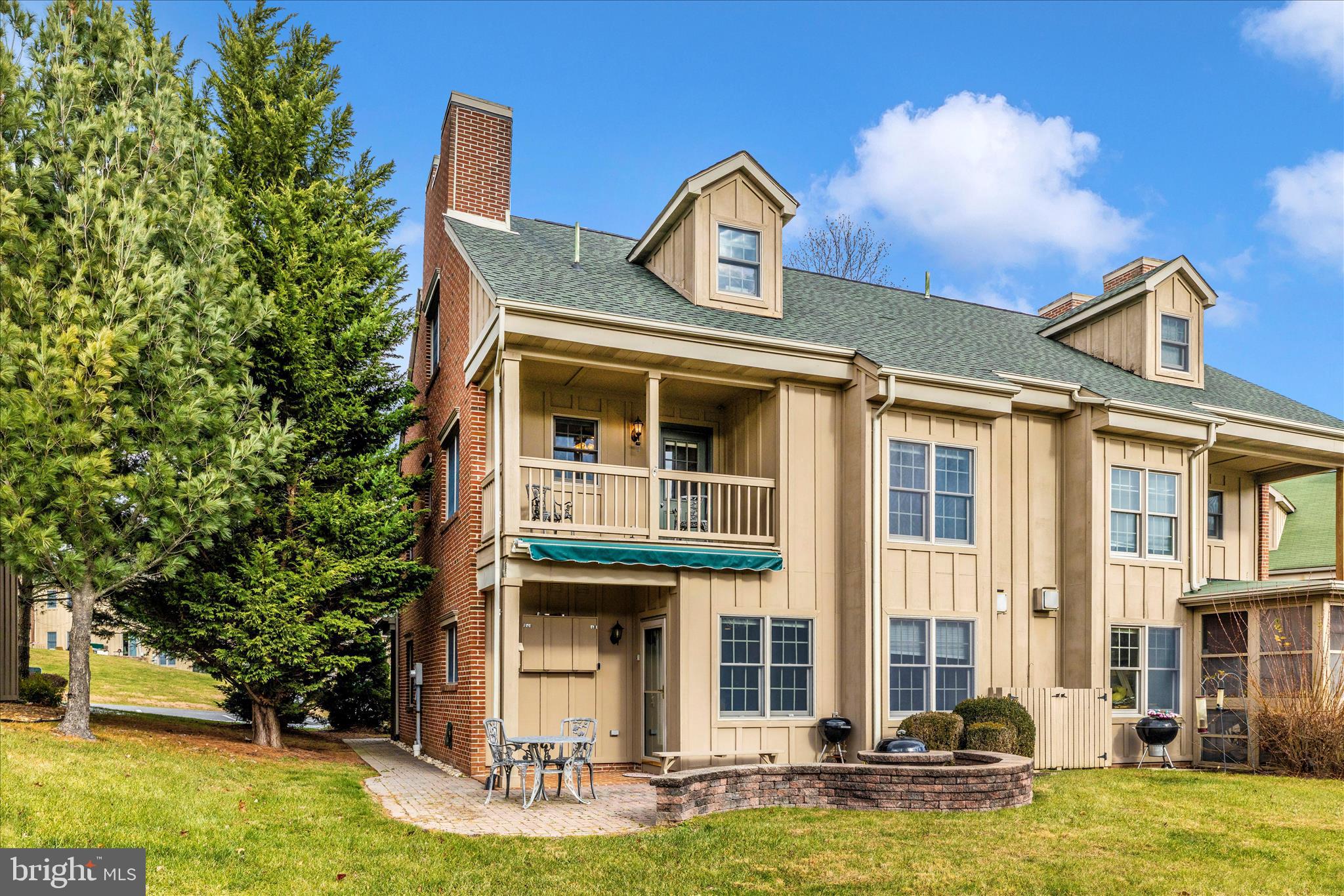 WHITETAIL MOUNTAINSIDE HOMES - Residential