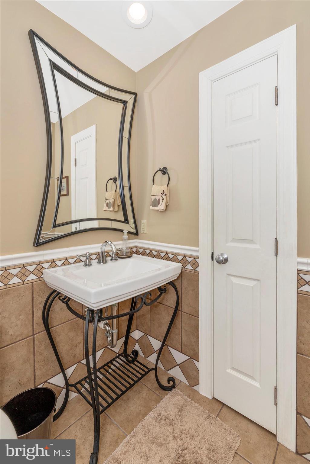 WHITETAIL MOUNTAINSIDE HOMES - Residential