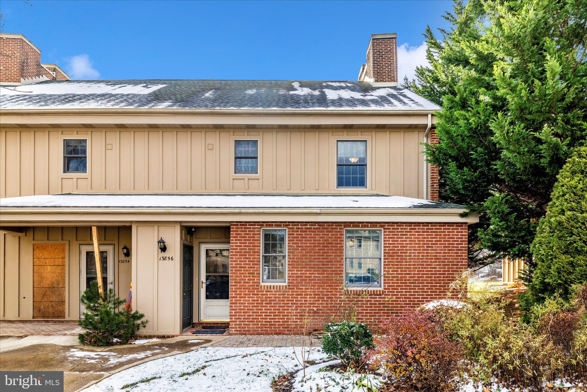 13856 POND VIEW LANE