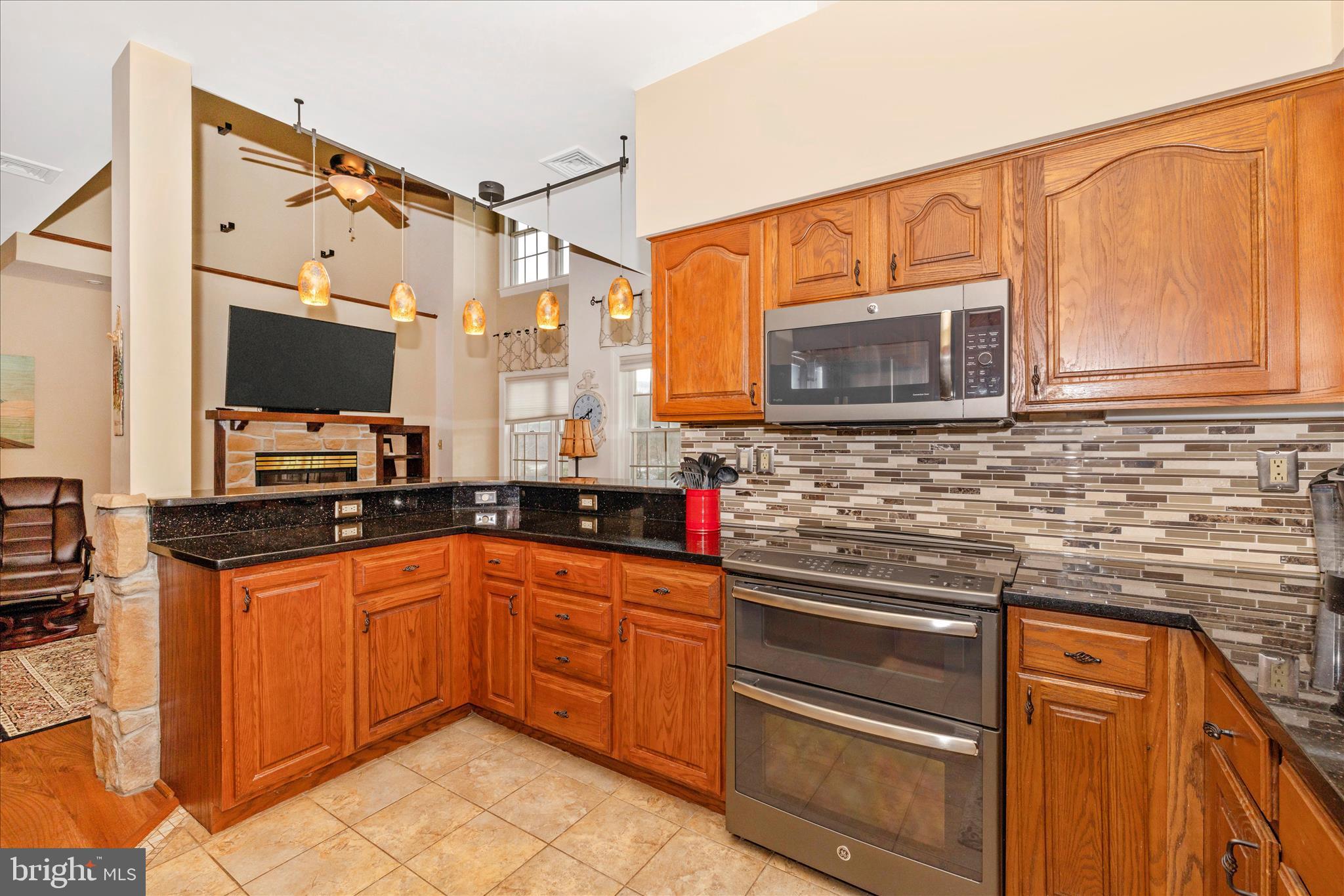 WHITETAIL MOUNTAINSIDE HOMES - Residential