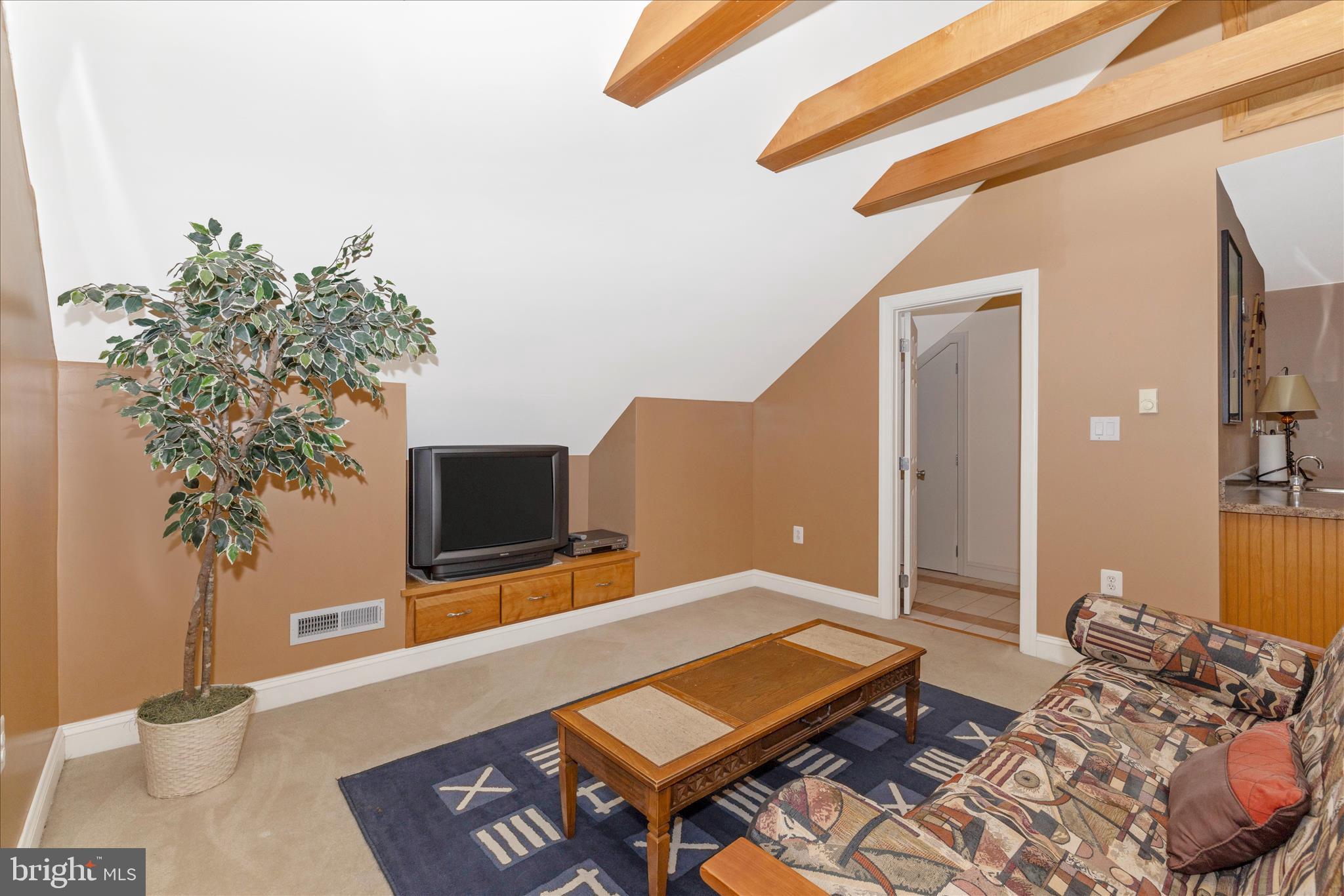 WHITETAIL MOUNTAINSIDE HOMES - Residential