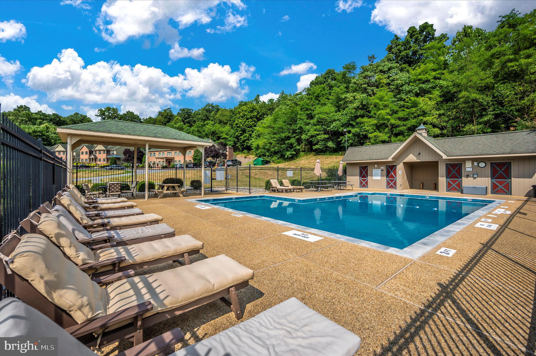 WHITETAIL MOUNTAINSIDE HOMES - Residential