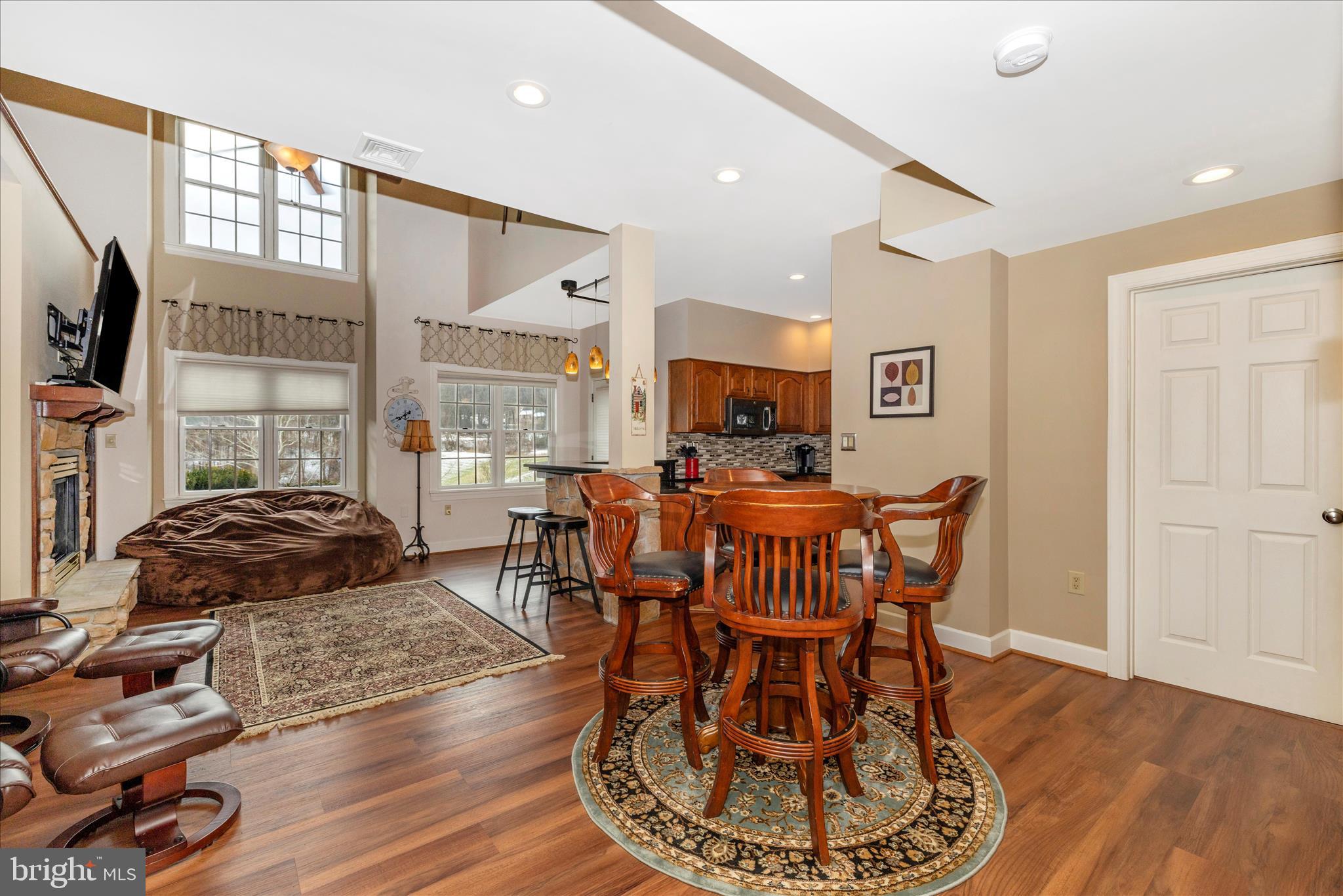 WHITETAIL MOUNTAINSIDE HOMES - Residential