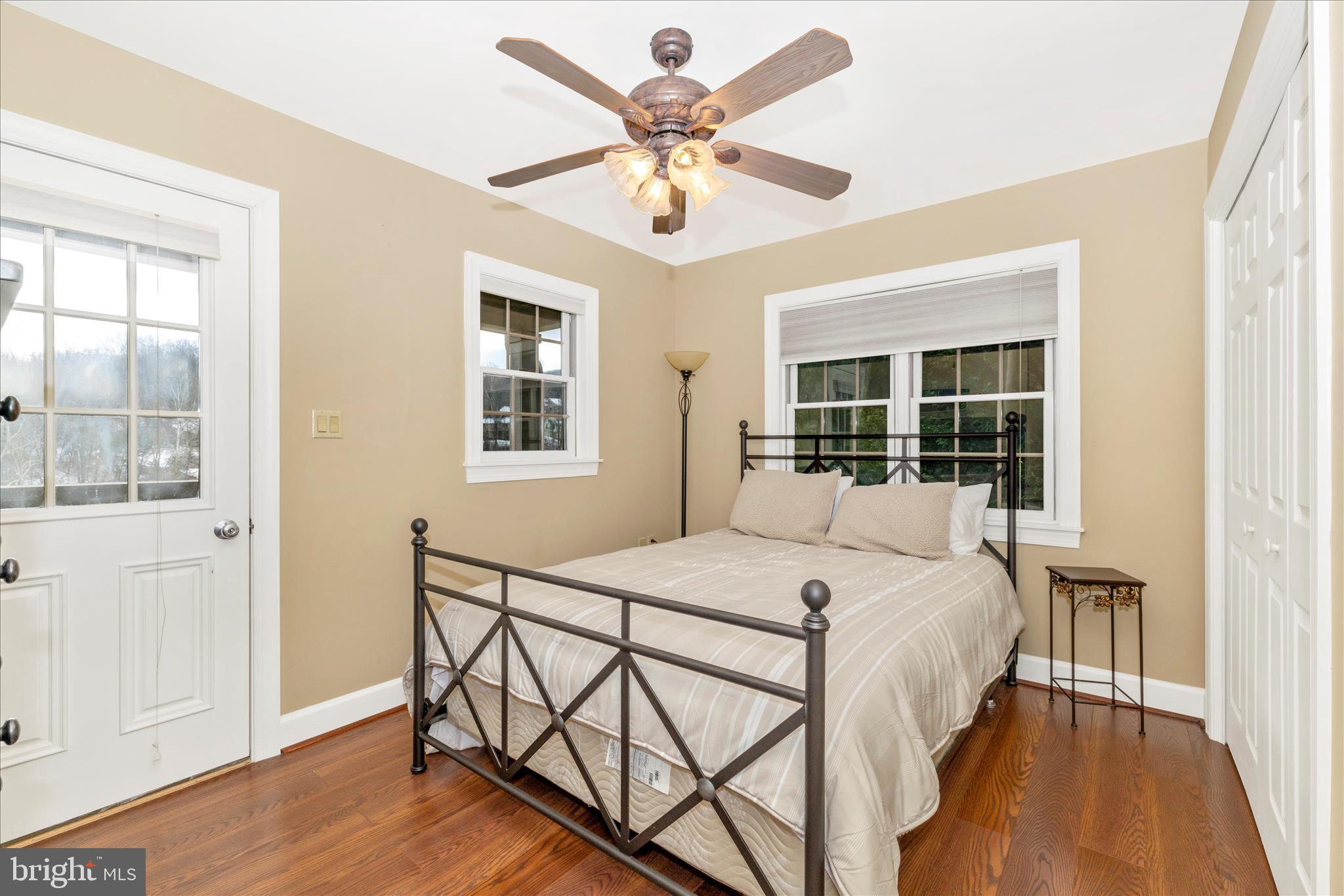 WHITETAIL MOUNTAINSIDE HOMES - Residential