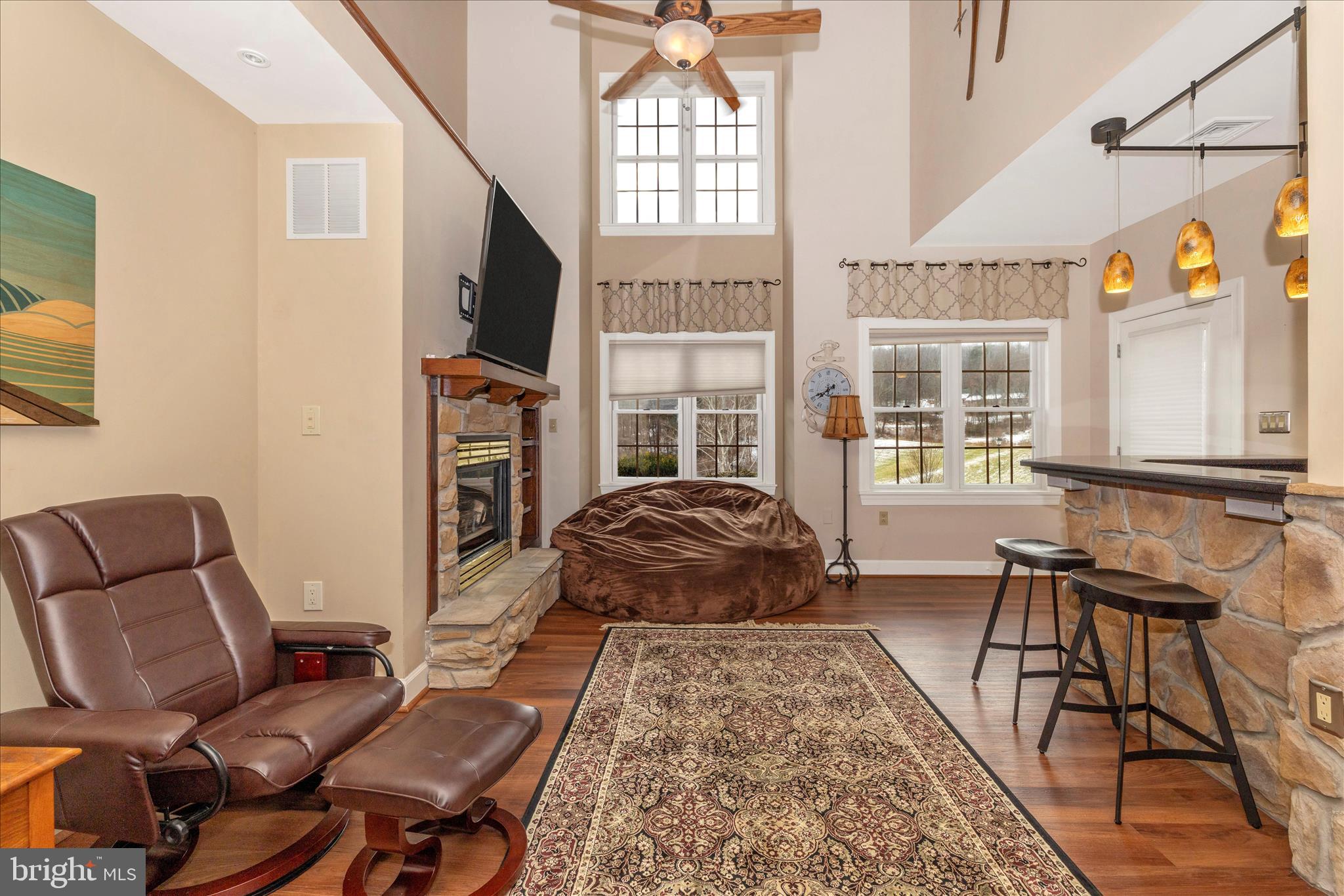 WHITETAIL MOUNTAINSIDE HOMES - Residential