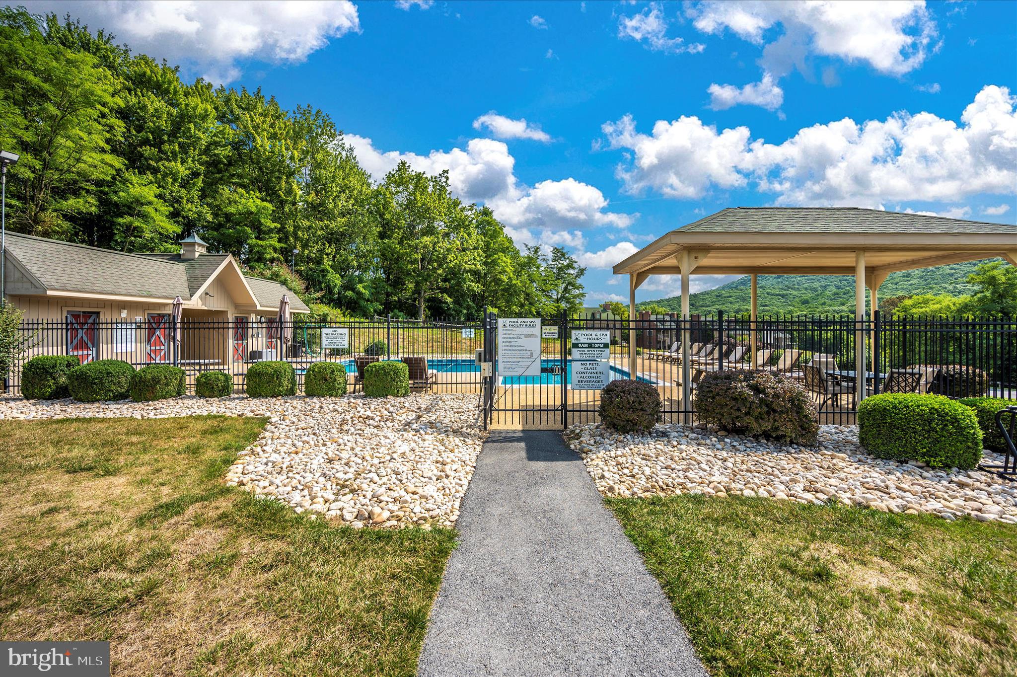 WHITETAIL MOUNTAINSIDE HOMES - Residential