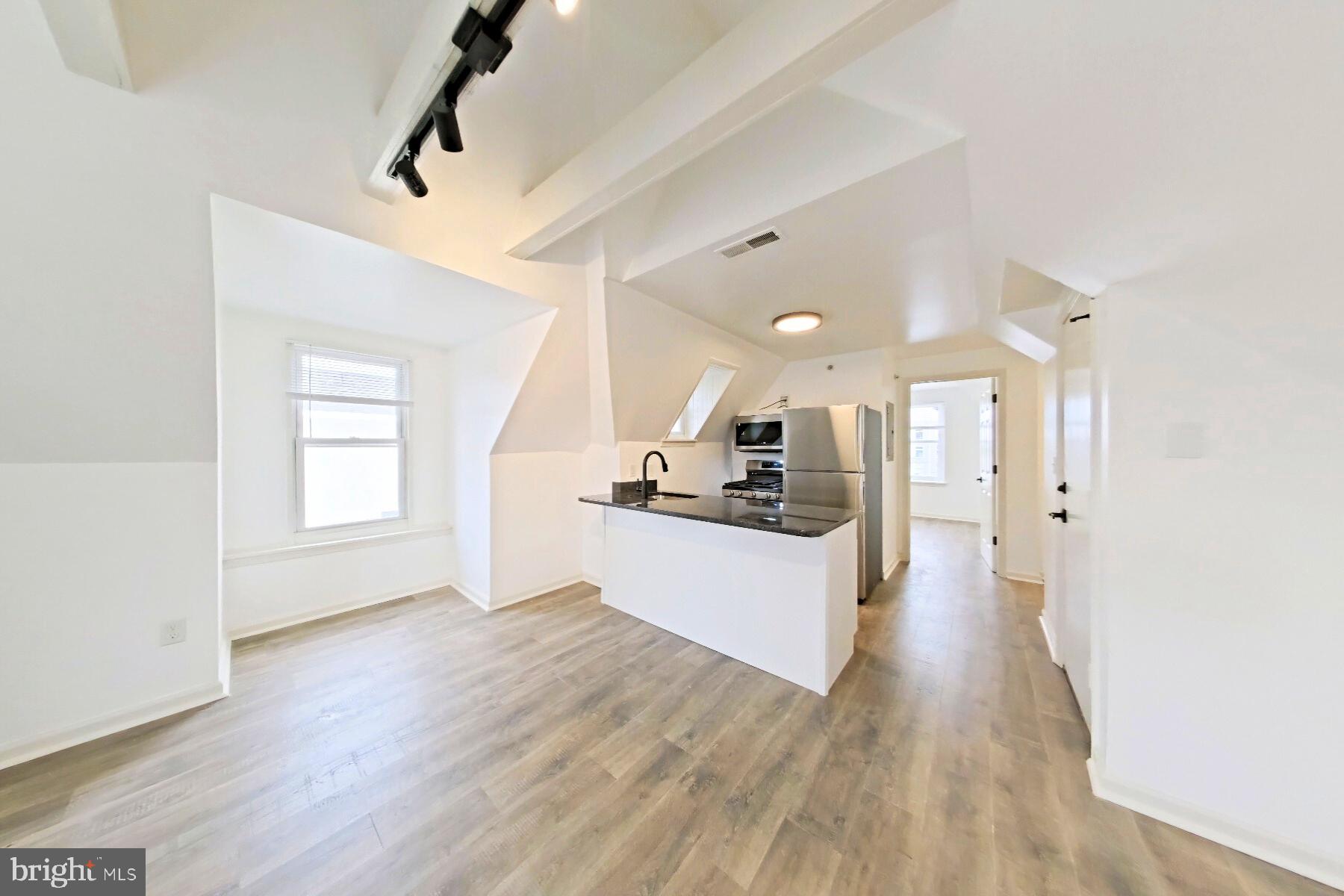 ROXBOROUGH - Residential Lease