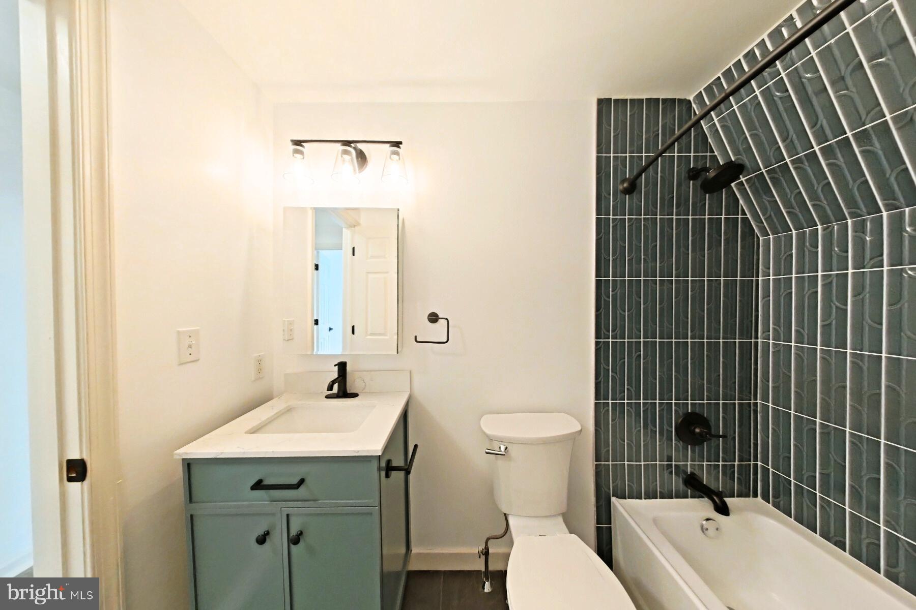 ROXBOROUGH - Residential Lease