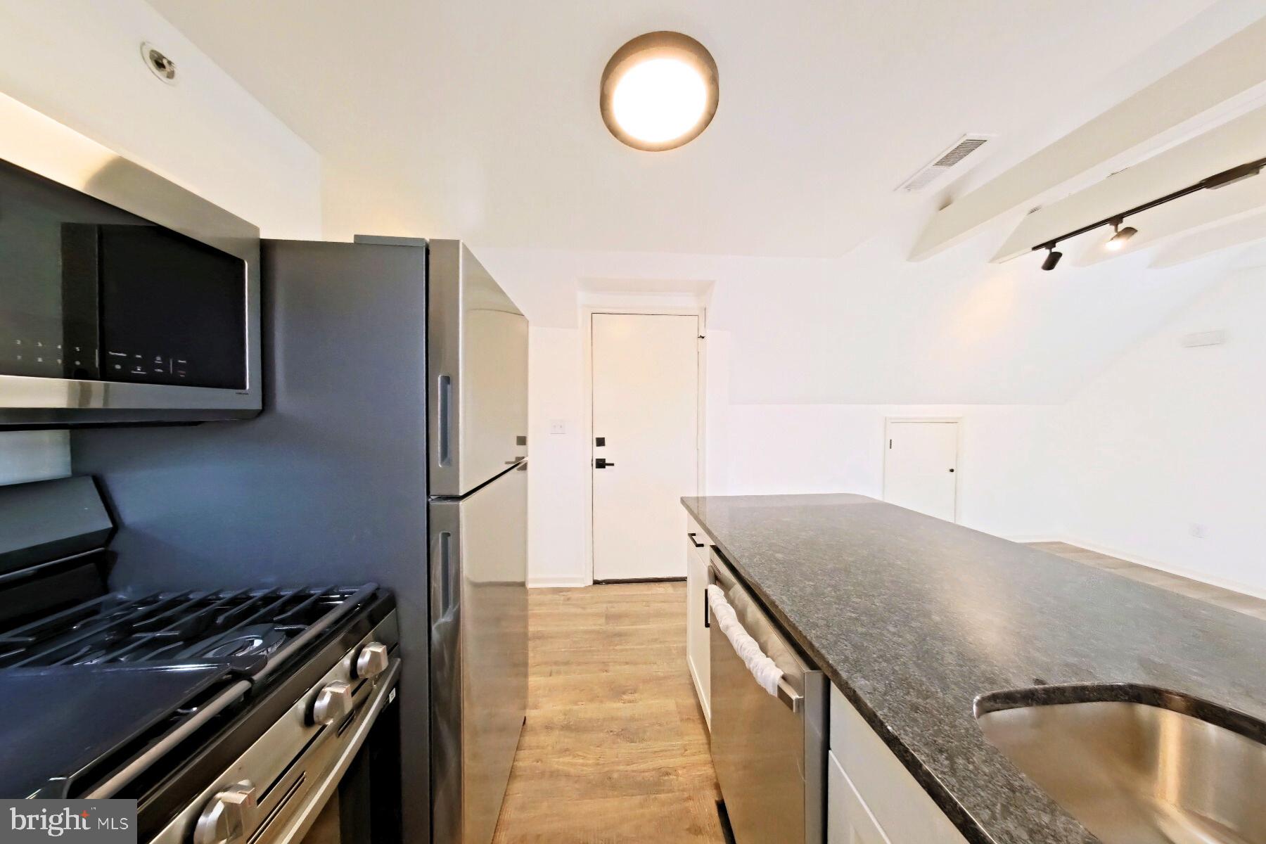 ROXBOROUGH - Residential Lease