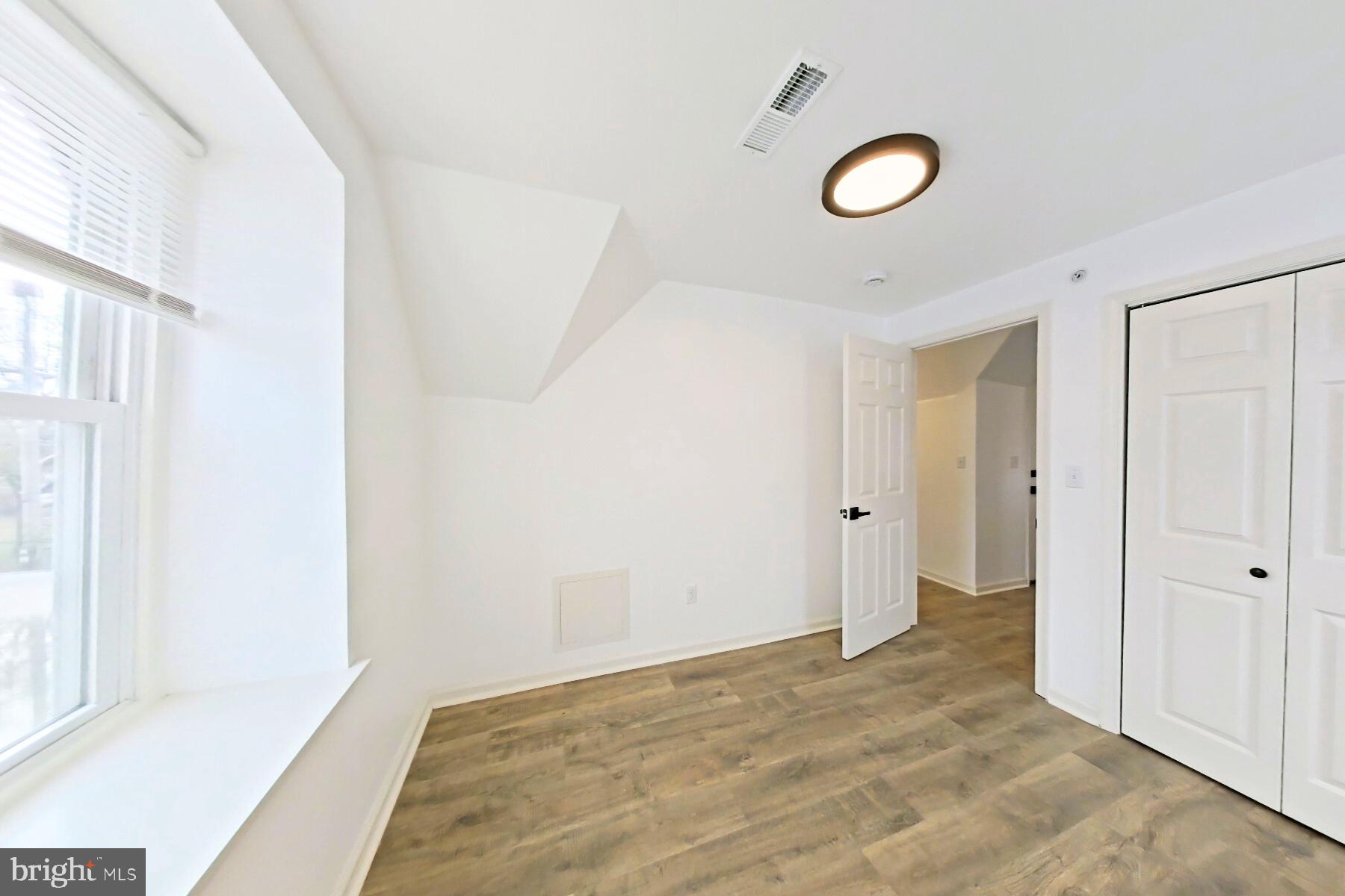 ROXBOROUGH - Residential Lease