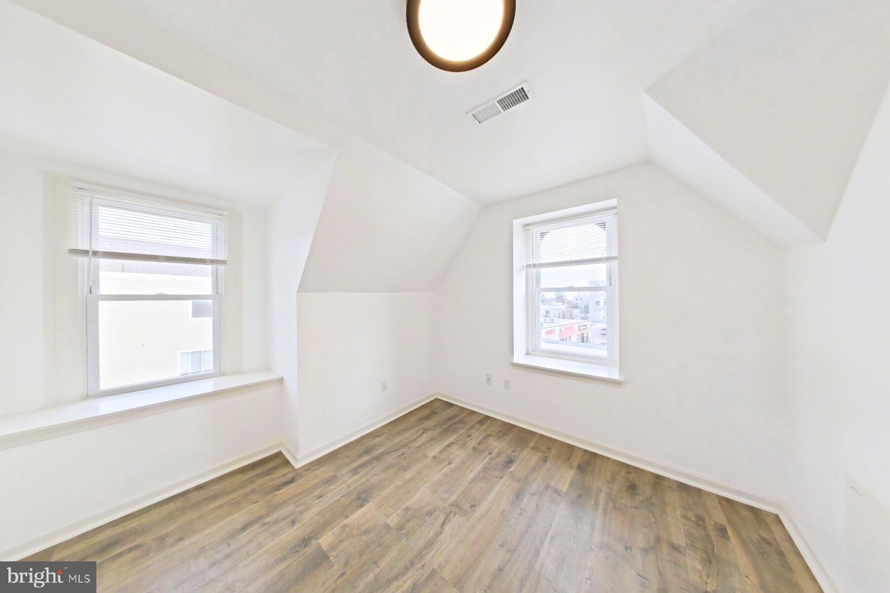 ROXBOROUGH - Residential Lease