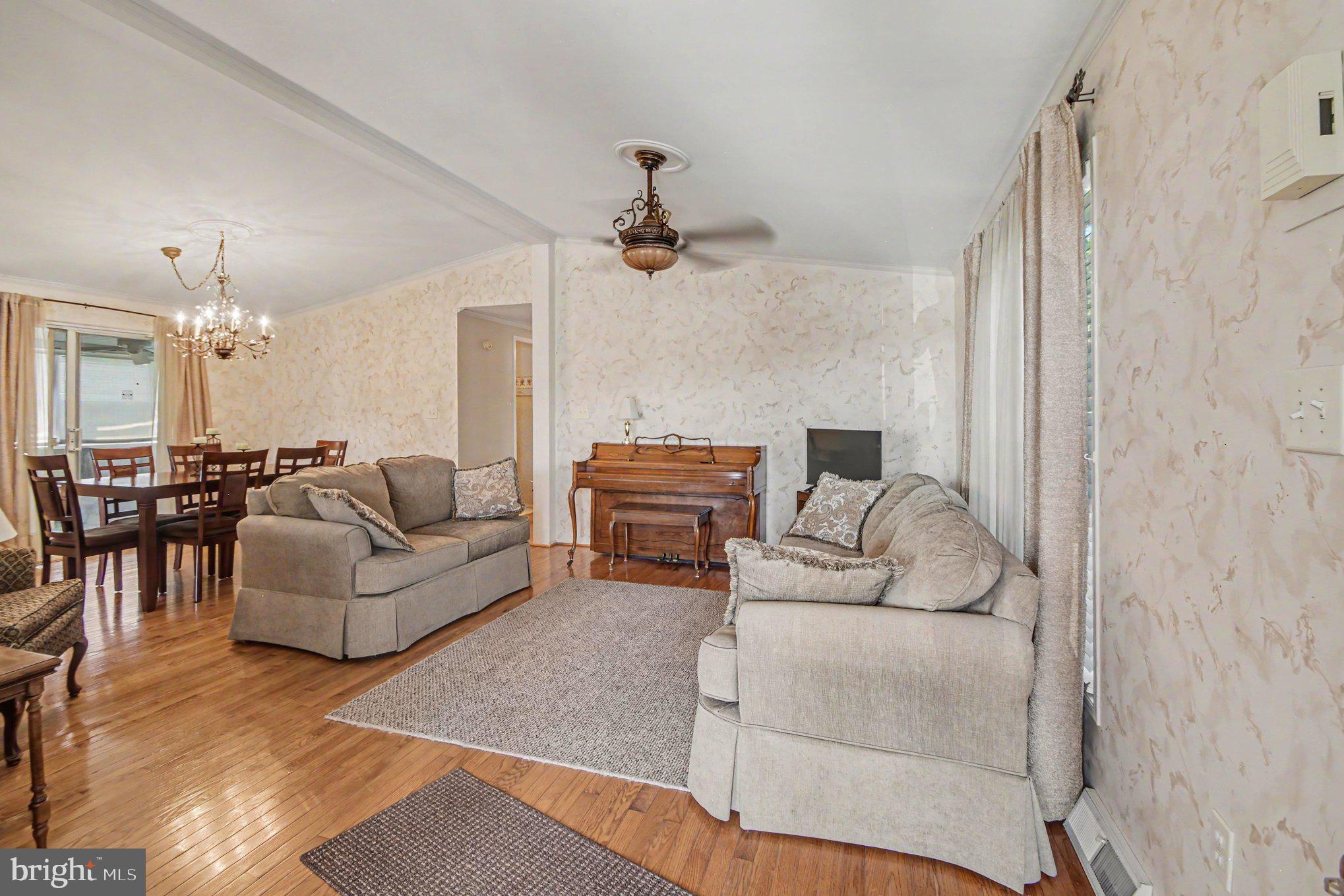10 JUNIPER COURT W
