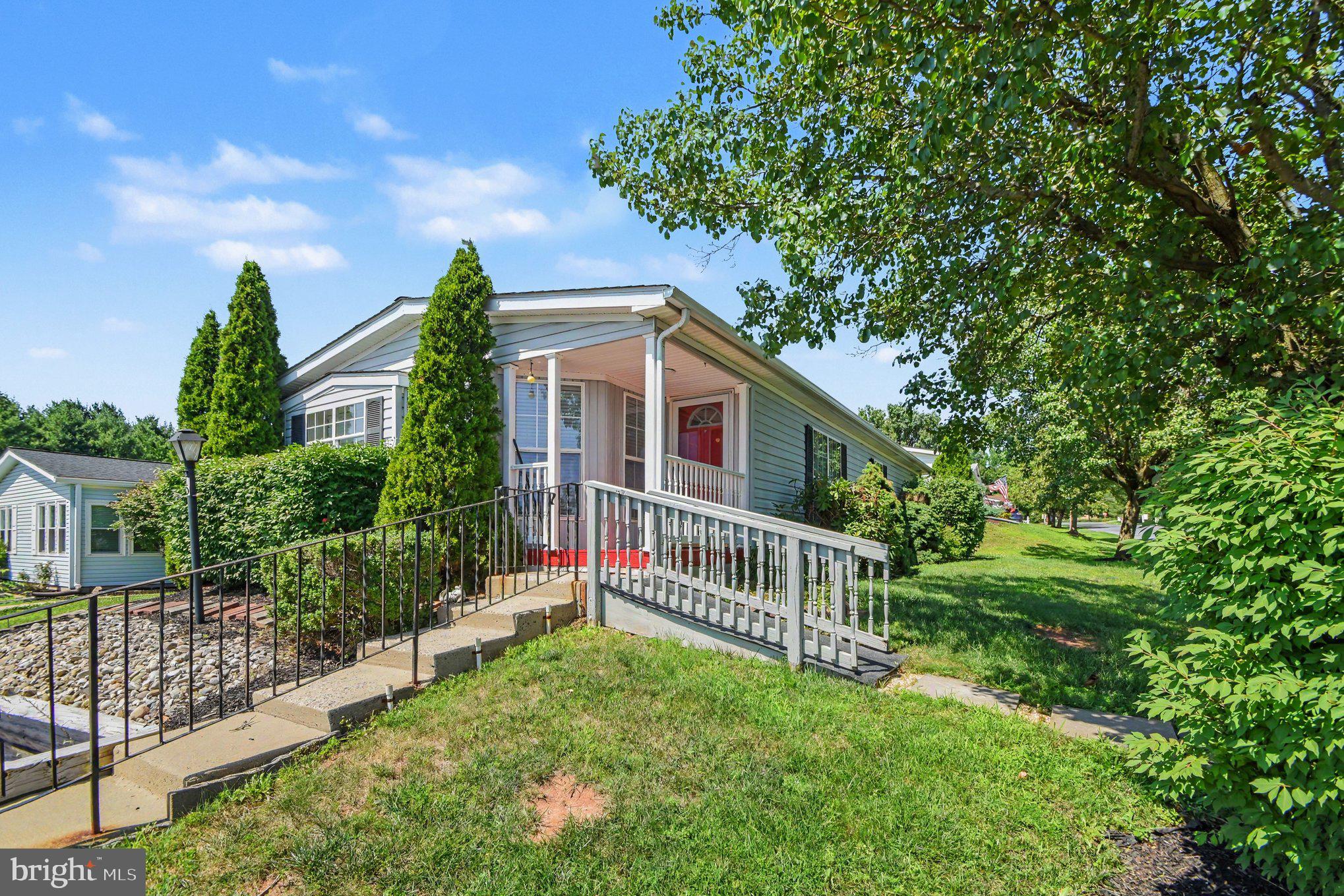 10 JUNIPER COURT W