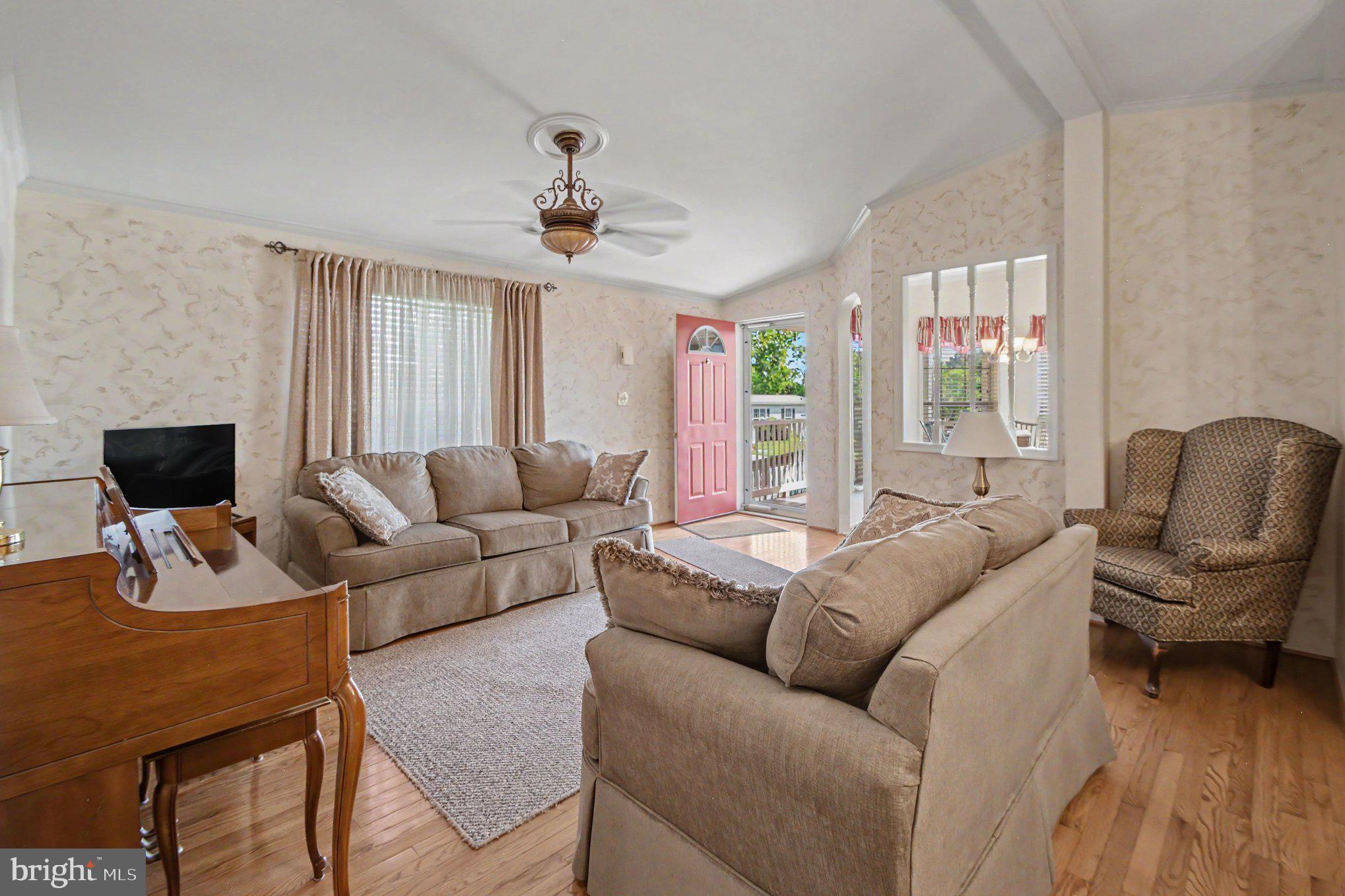 10 JUNIPER COURT W