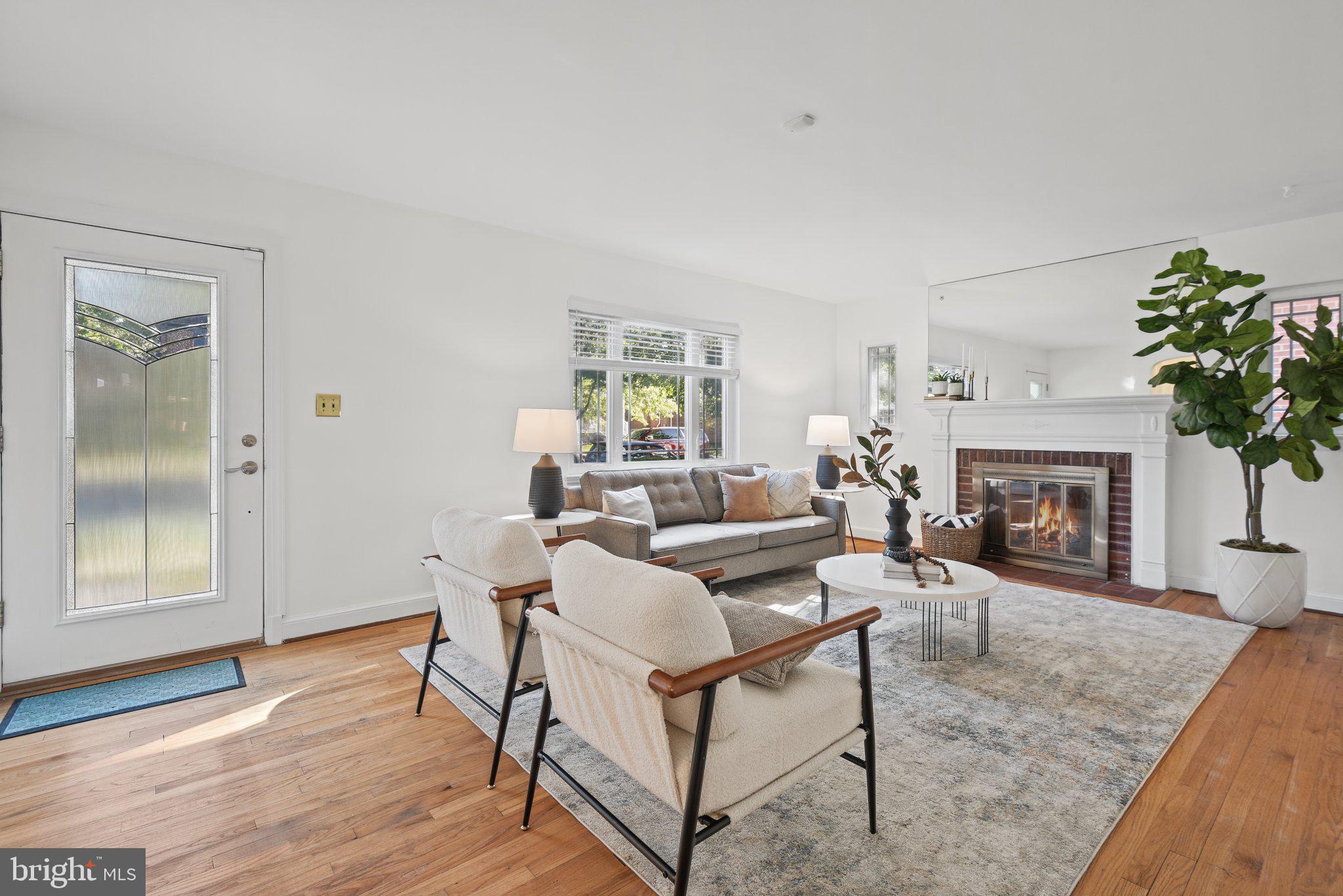 1110 HOLTON LANE
