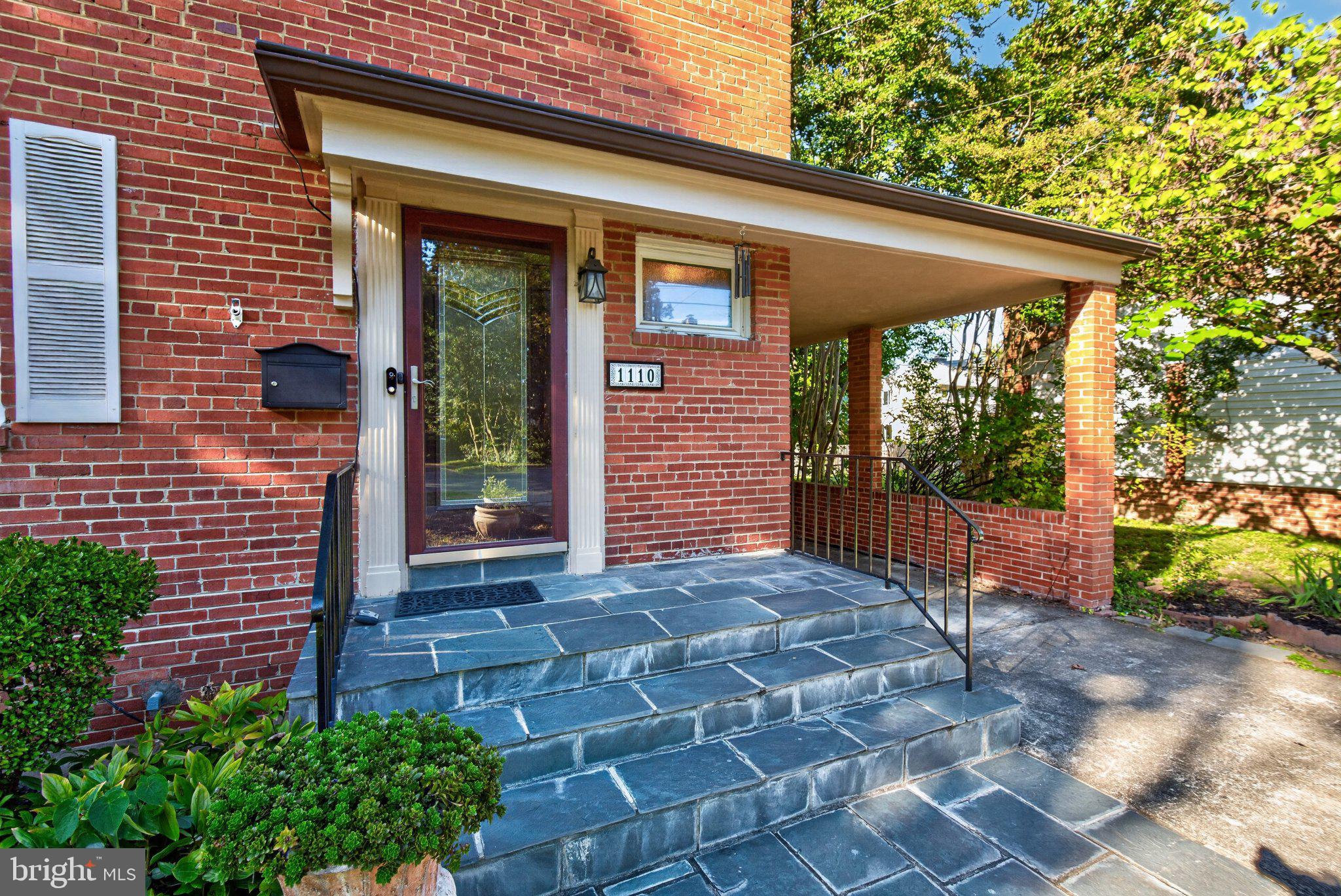 1110 HOLTON LANE