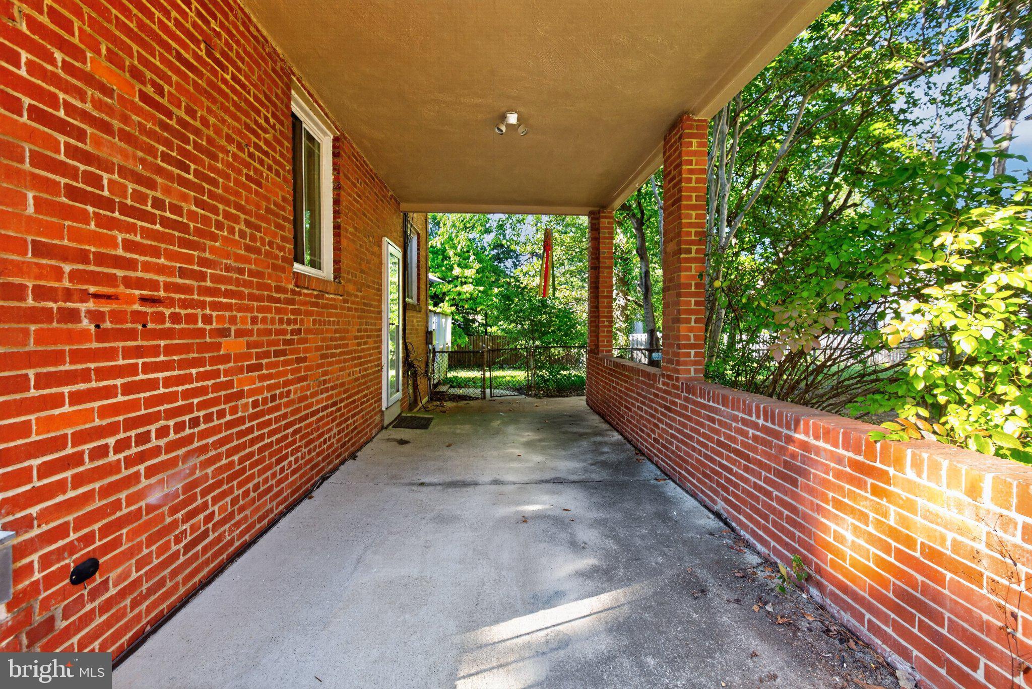 1110 HOLTON LANE