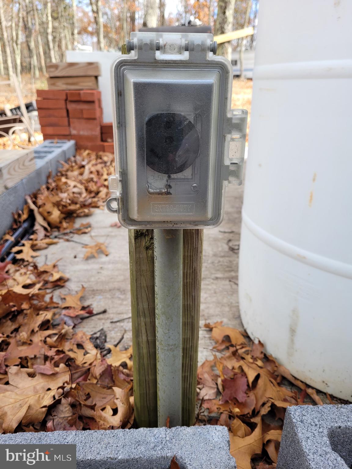 SPRING MOUNTAIN - Land