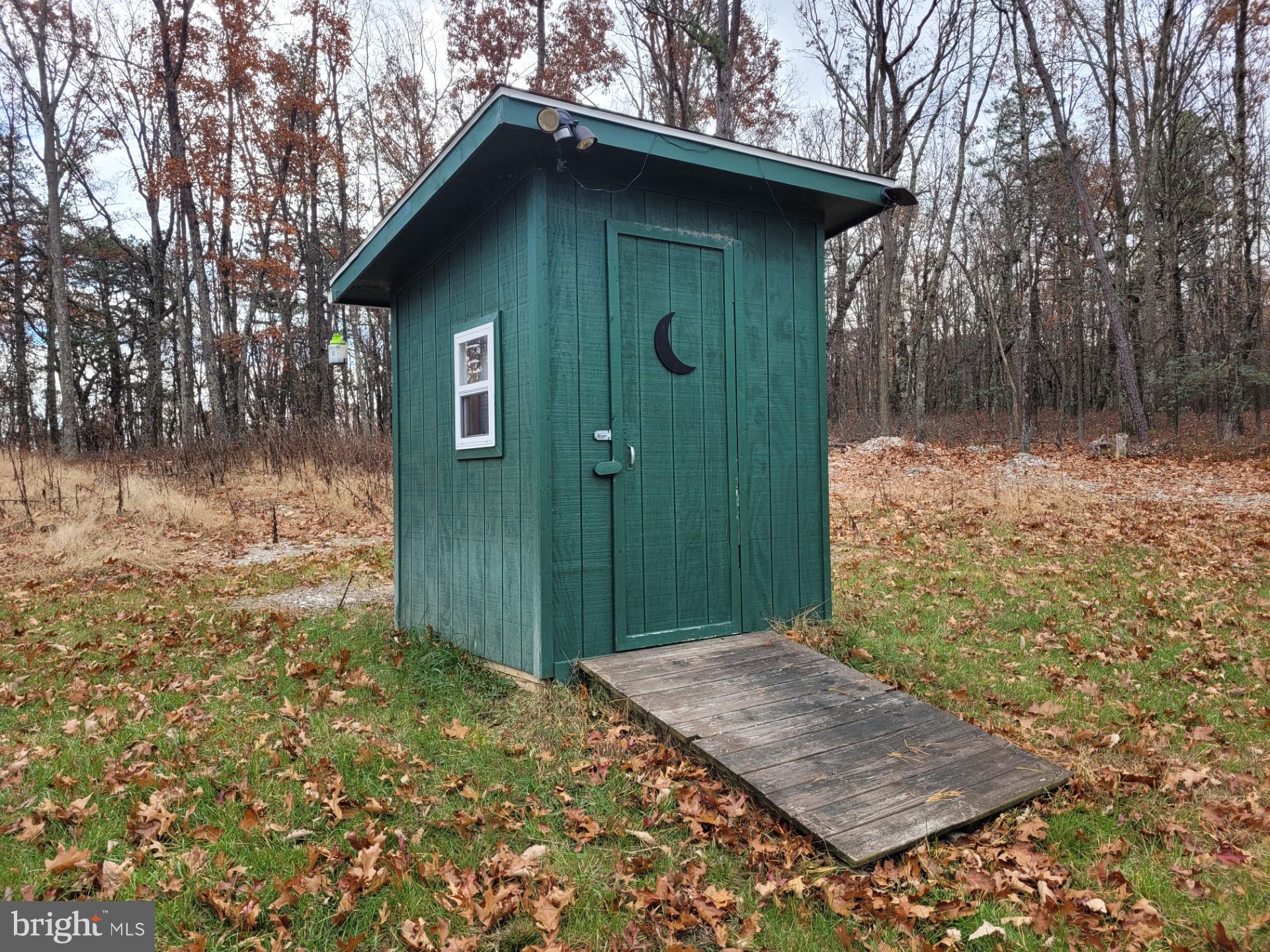 SPRING MOUNTAIN - Land